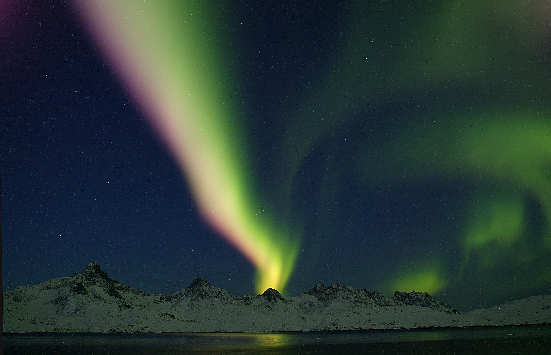 As pessoas que conseguem 'ouvir' as luzes da aurora boreal - BBC