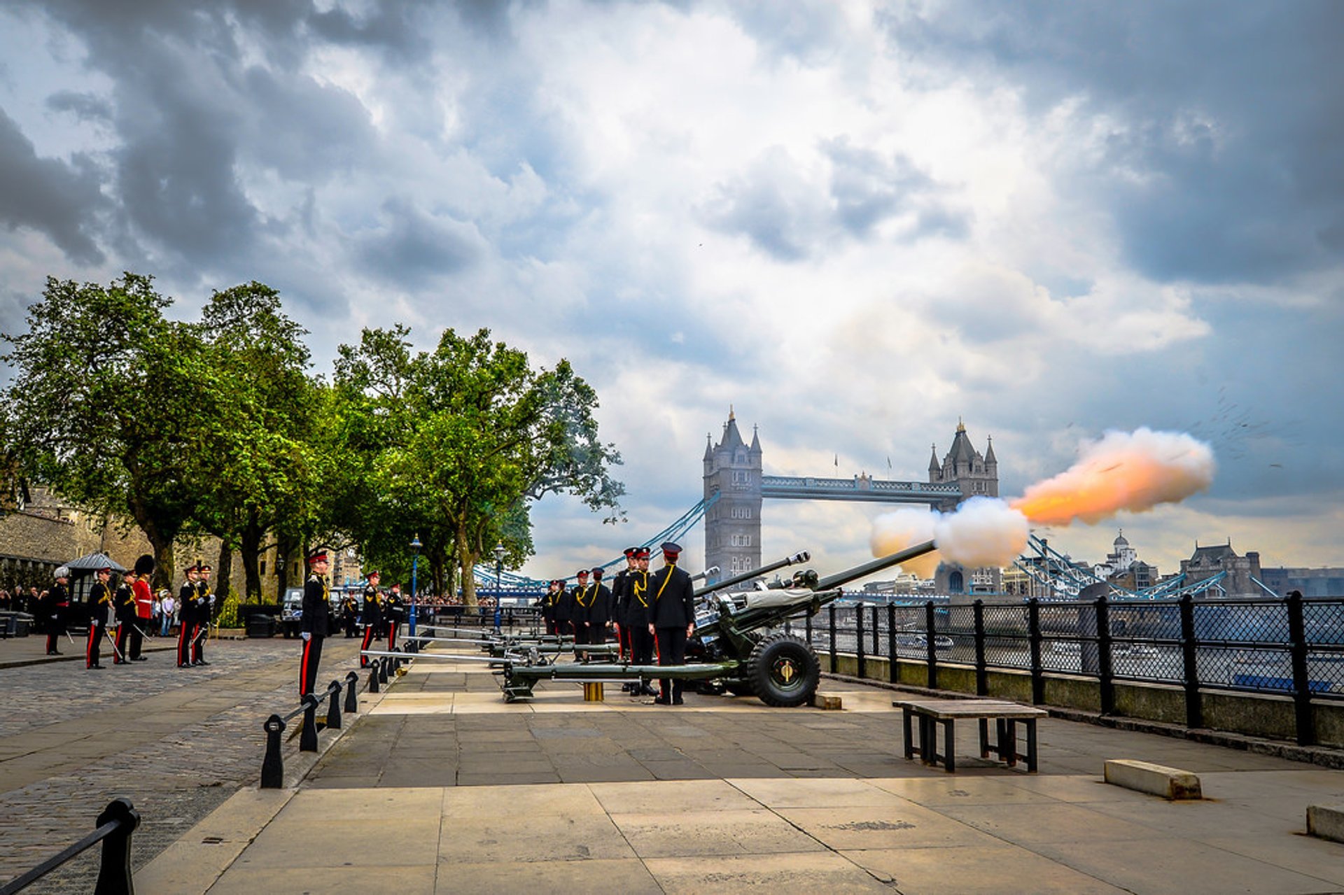 Les salutations royales de l'arme à feu