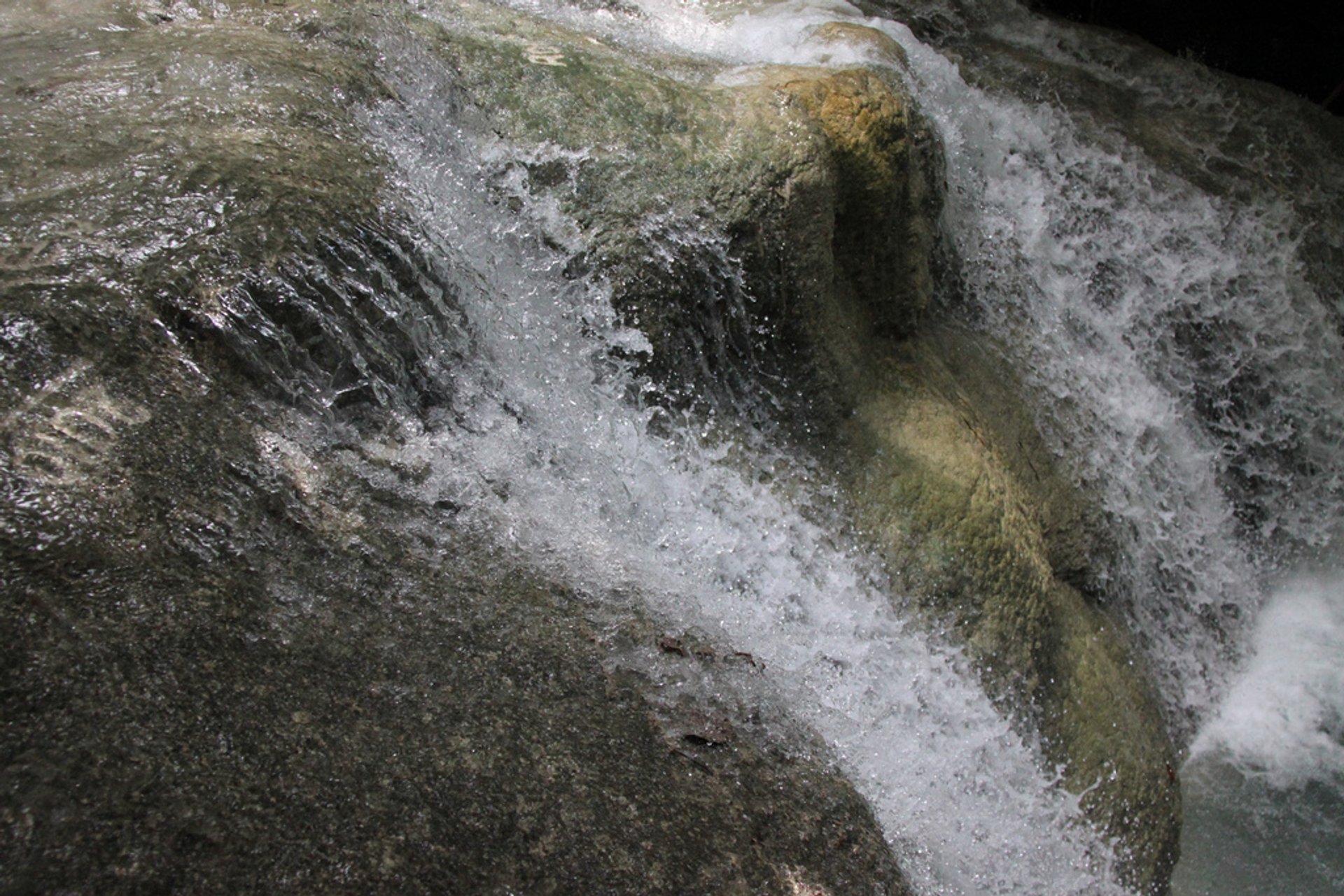 Aguinid Falls