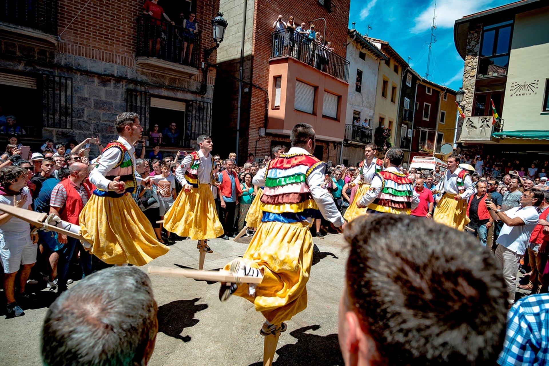 Danza de los zancos de Anguiano