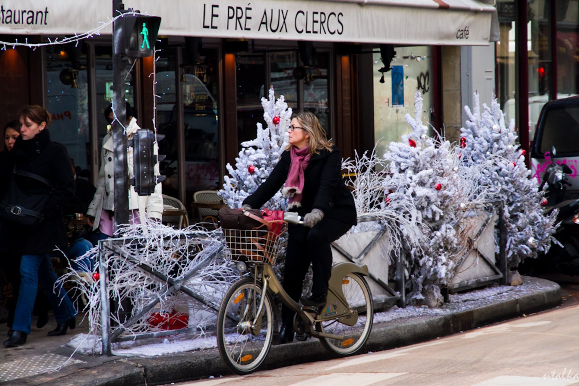Atmosfera de Natal, Paris, 2023-2024