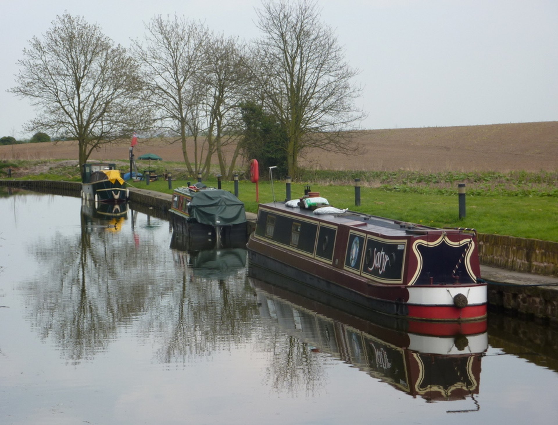 Boating along Chesterfield Canal