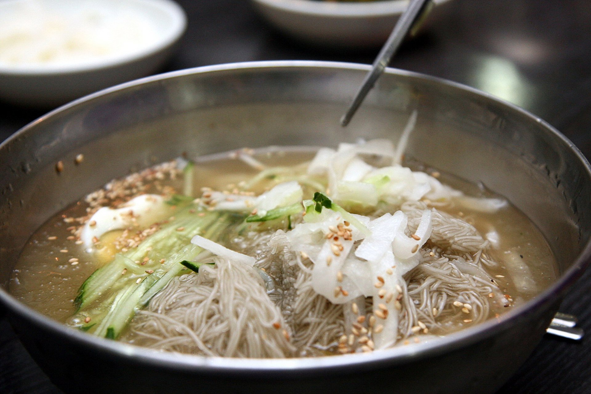 Fideos fríos de Naengmyeon en el día más frío