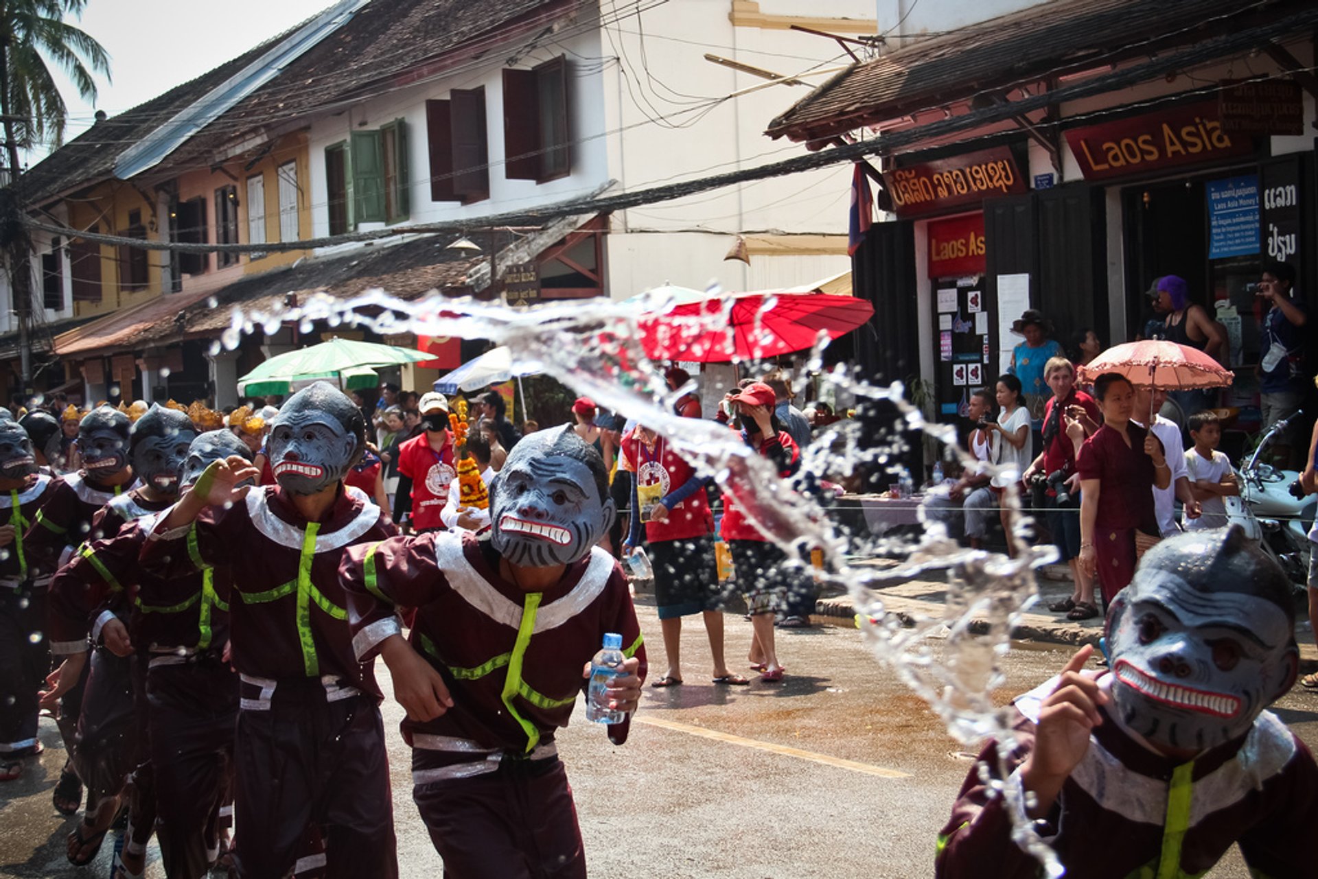 Pi Mai oder Songkran — Lao Neujahrs- und Wasserfest