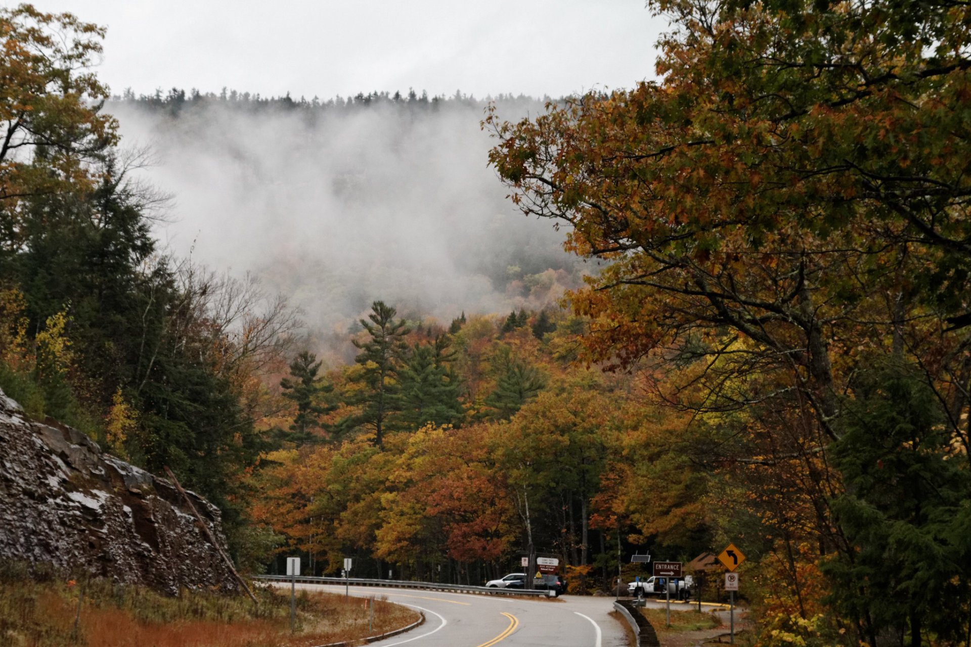 Folhagem de queda da Rodovia Kancamagus