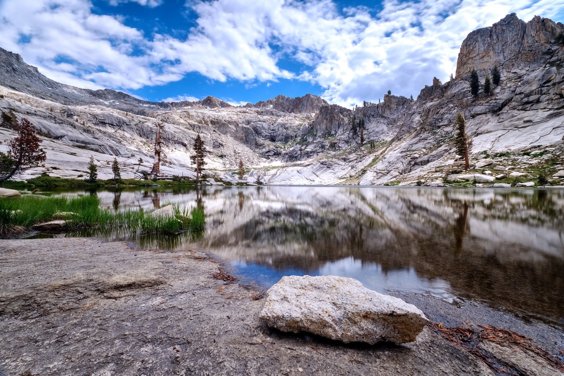 Sequoia lakes outlet trail