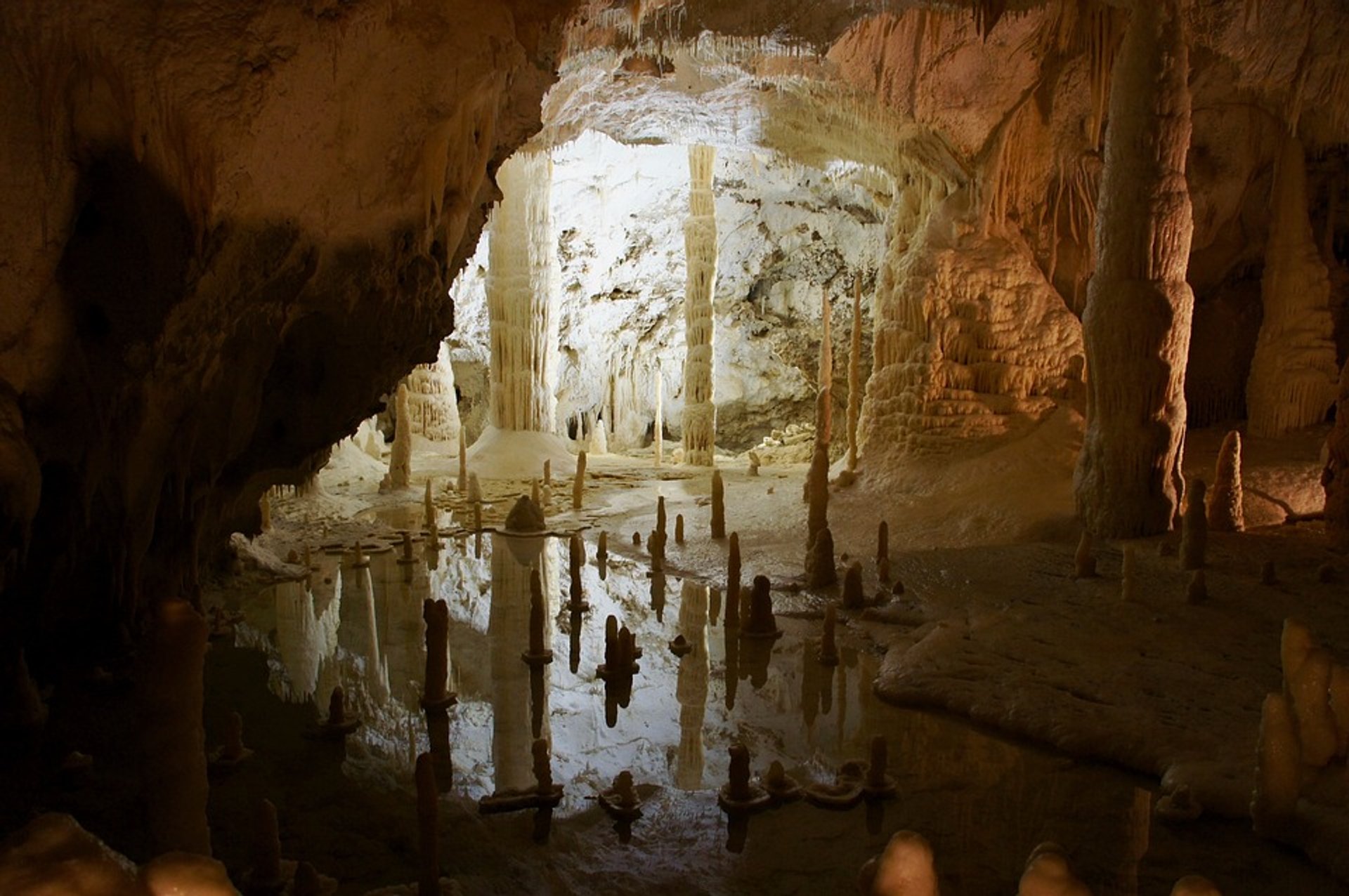 Frasassi-Höhlen (Grotte di Frasassi), Genga