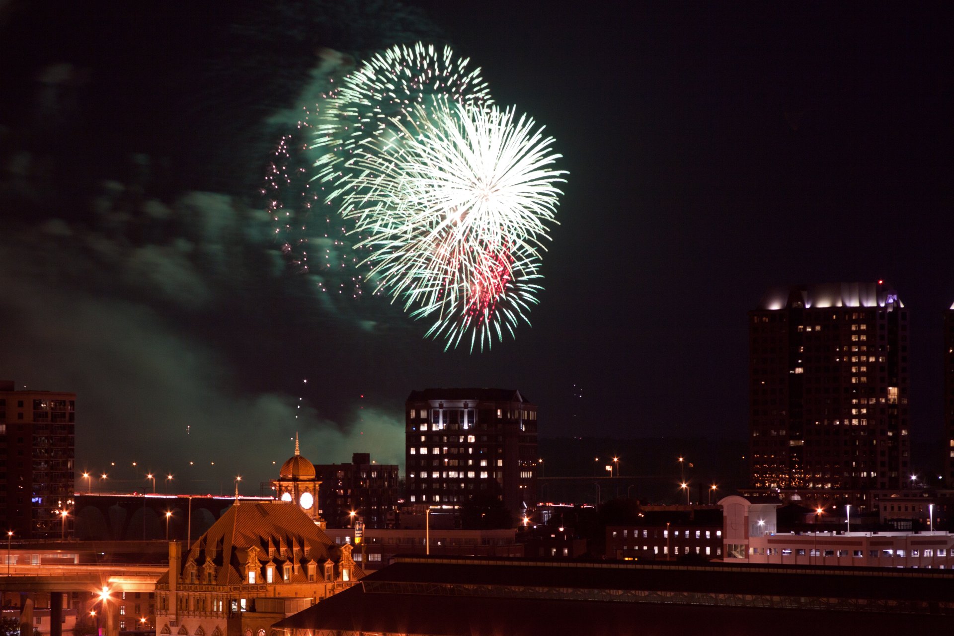 Fuegos artificiales, desfile y eventos del 4 de julio en Virginia.