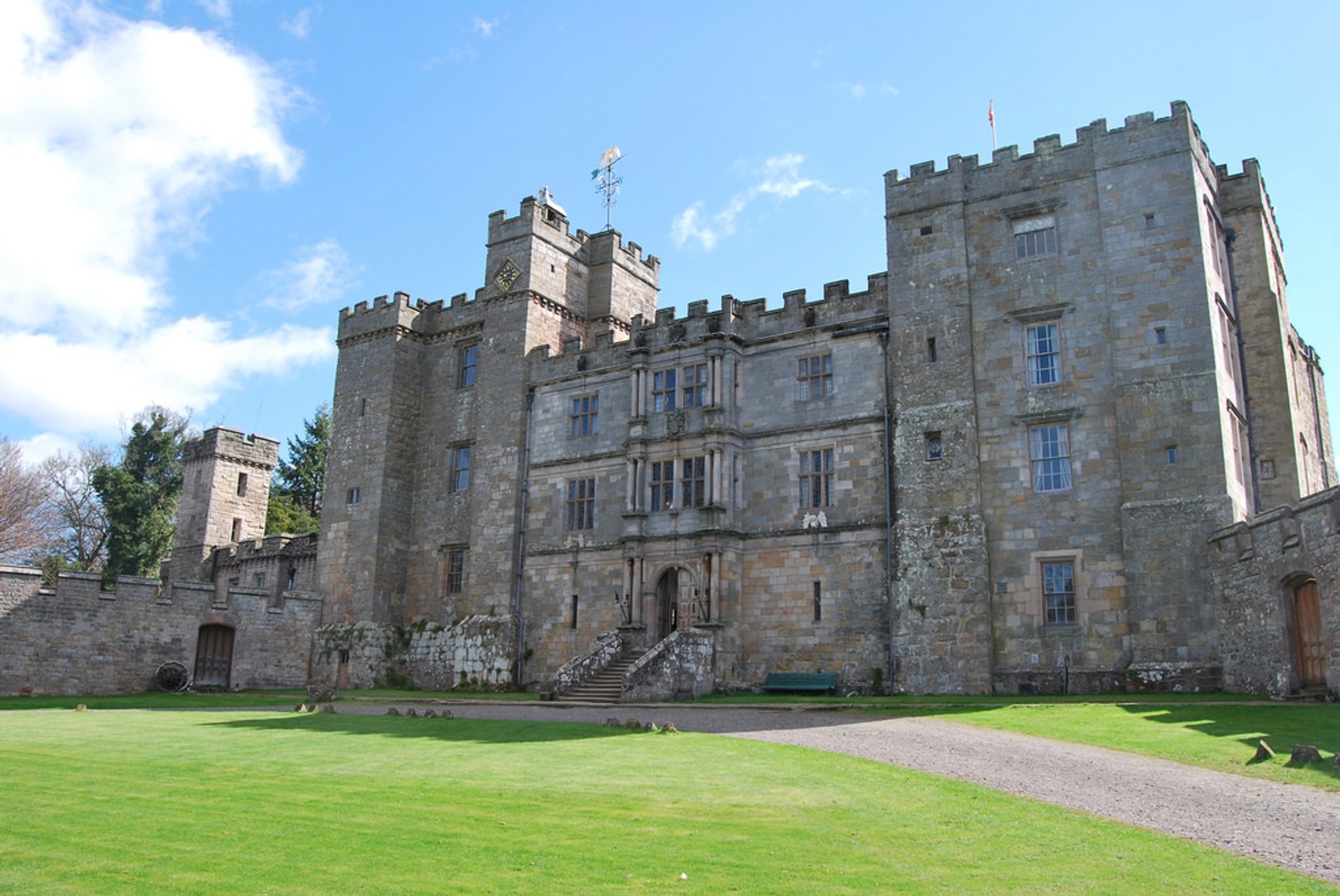 Chillingham Castle in England 2023 - Rove.me