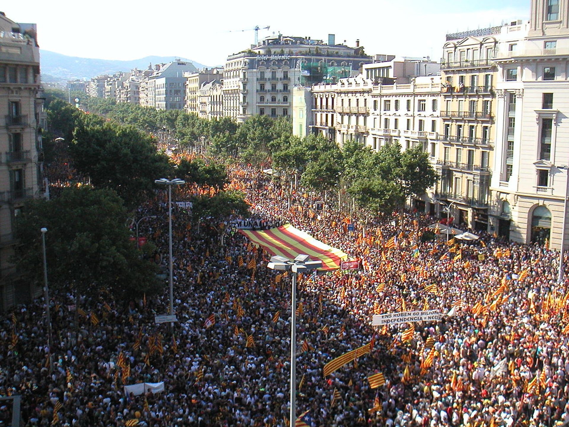 Spain's Catalonia celebrates national day amid negotiations – DW –  09/11/2023