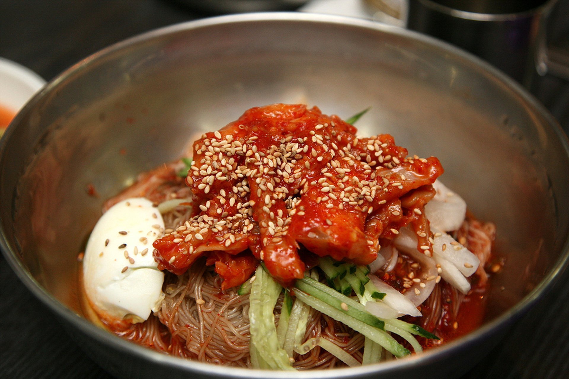 Kalte Naengmyeon-Nudeln am kältesten Tag