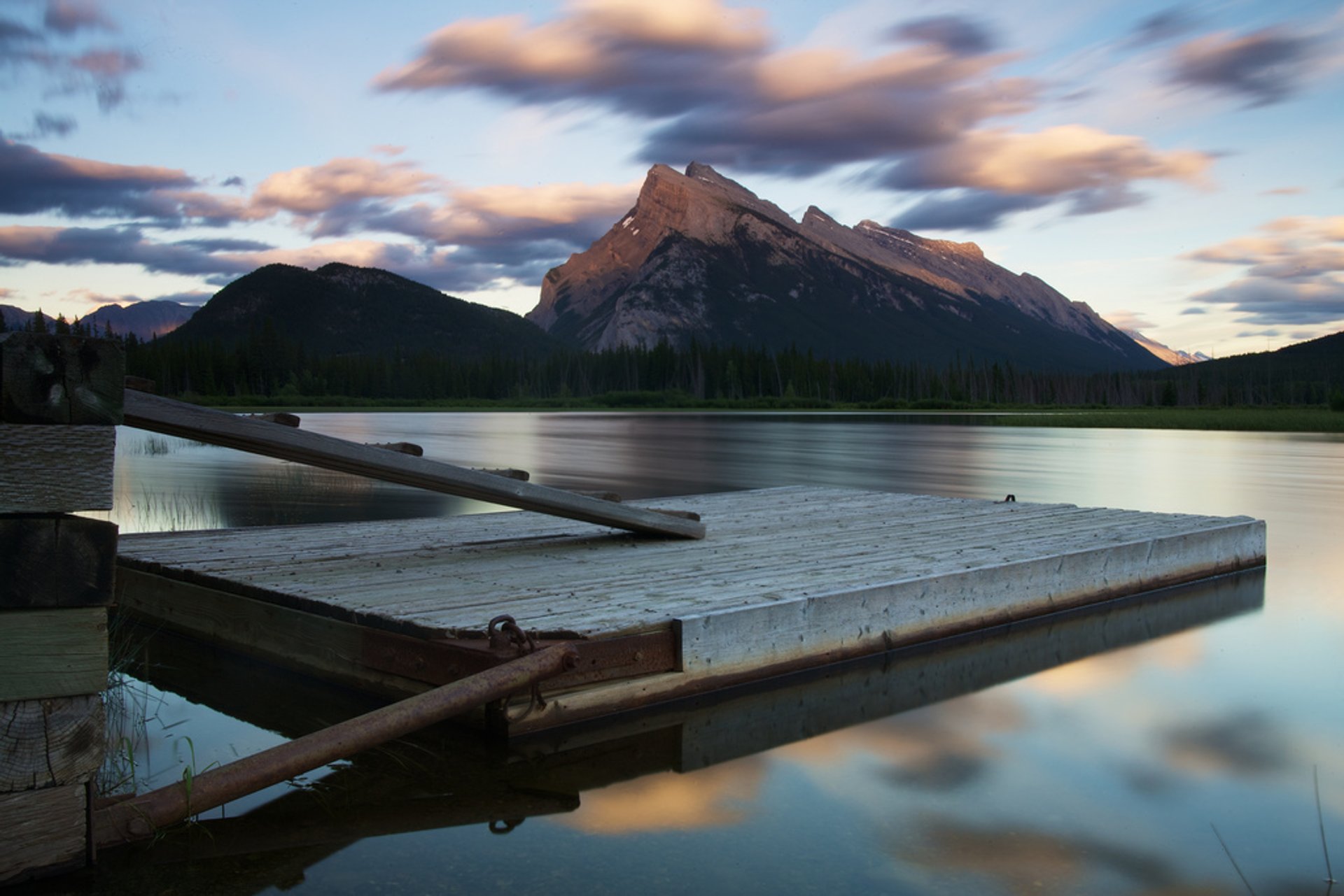 Sonnenaufgang und Sonnenuntergang an den Vermilion Lakes