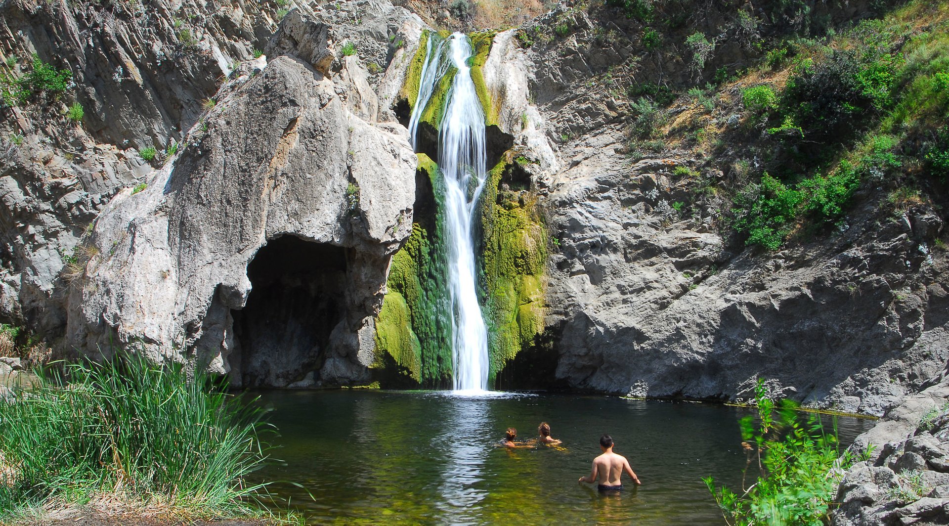 Paradise Falls via Mesa, Teepee and Moonridge Trail, California