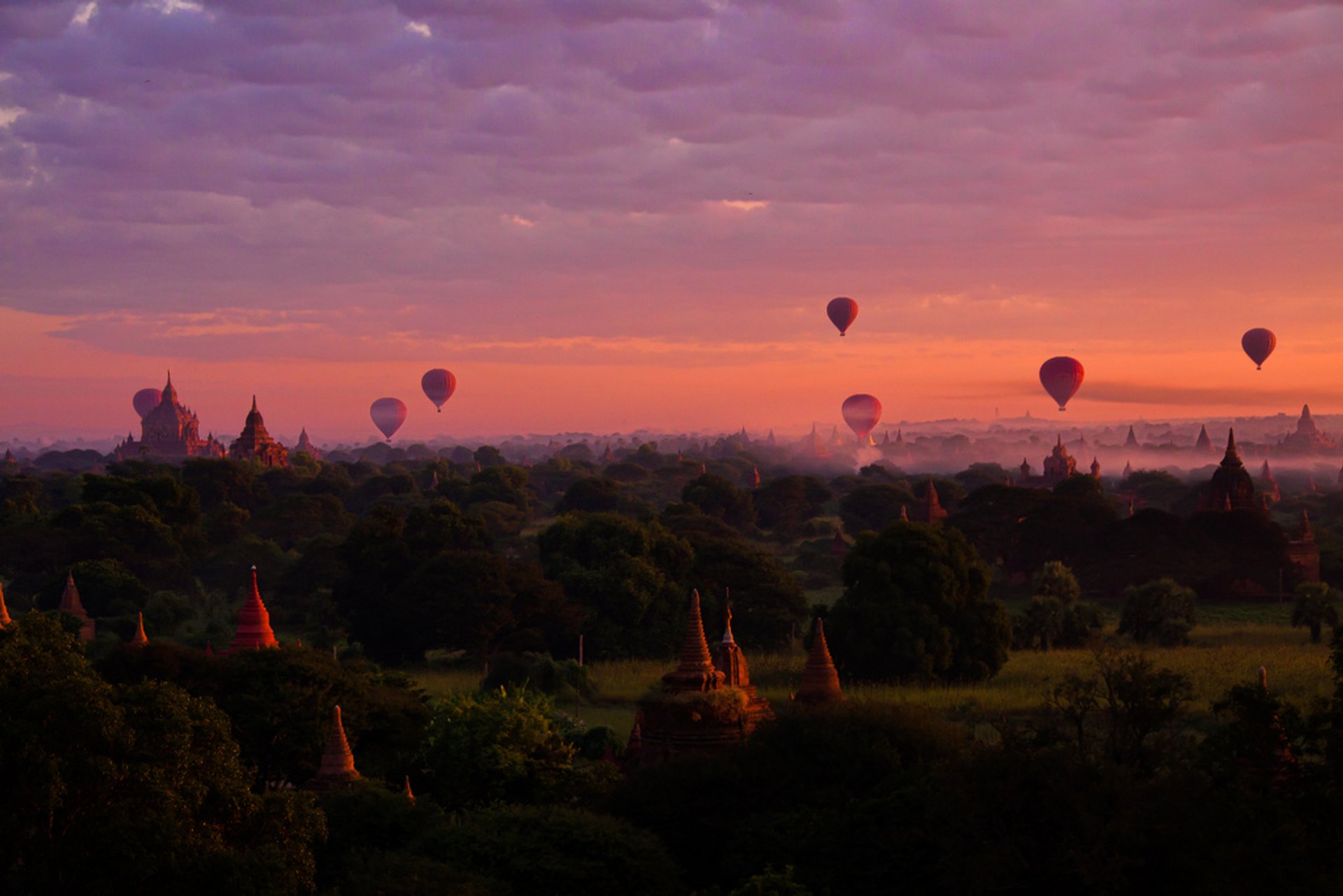 Vol en montgolfière au dessus de Bagan