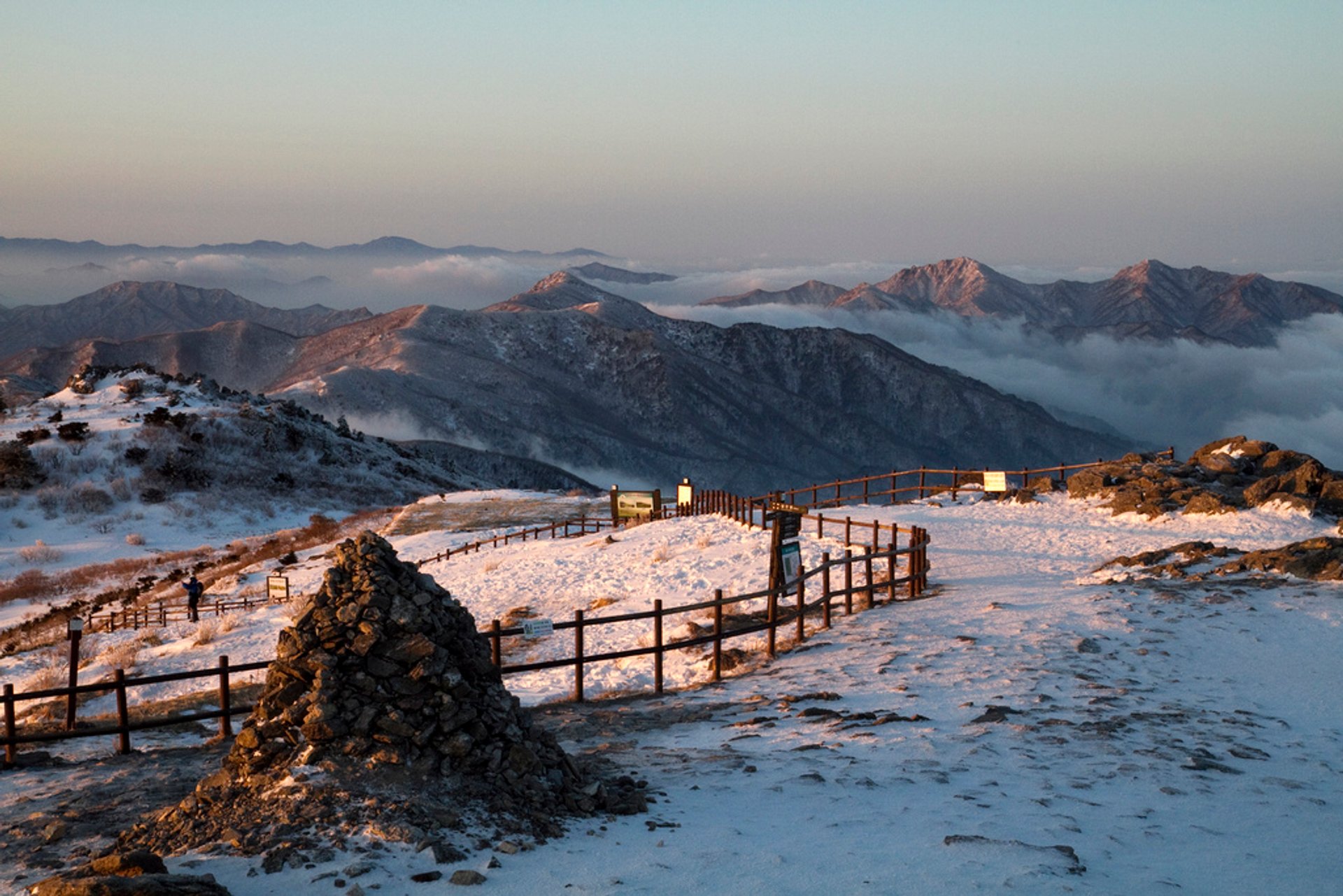 Hiking High Season