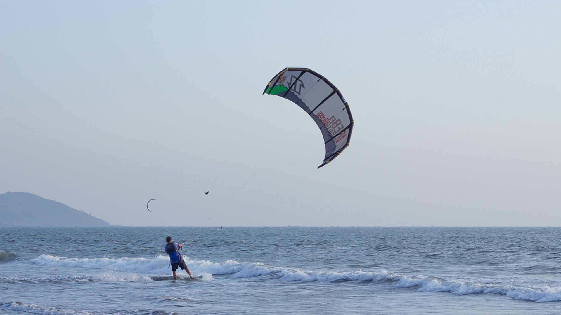 kite surfing hawaii