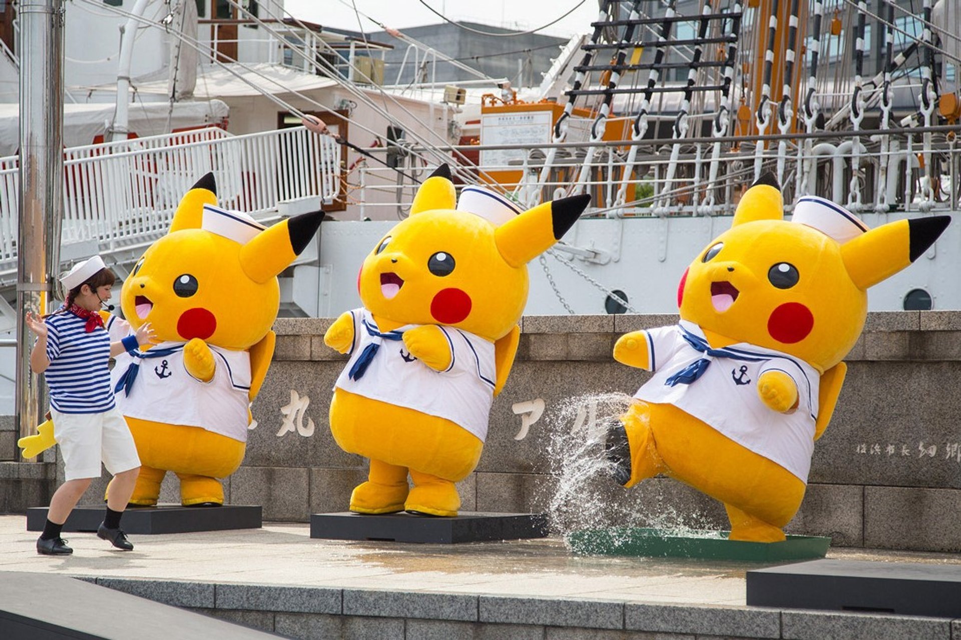 Agosto 14, 2017 Pikachu caratteri marzo durante il Pikachu sfilata di  carnevale a Yokohama, a sud di Tokyo, Giappone, 14 agosto 2017. Alcuni 100  Pikachu, ballerini e musicisti ha sfilato lungo le