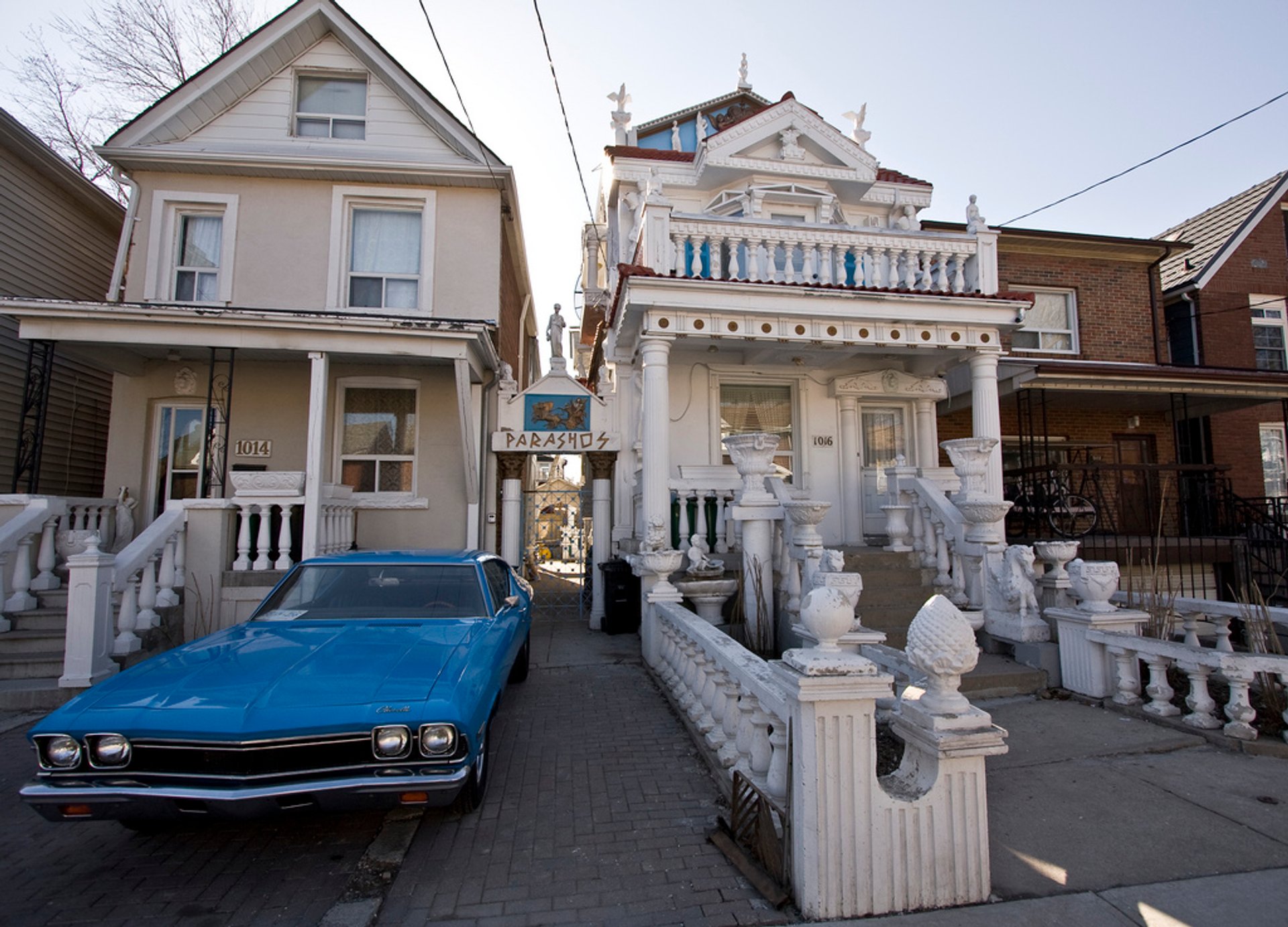 Best time for Summer Tour Around Weird Houses in Toronto 2023