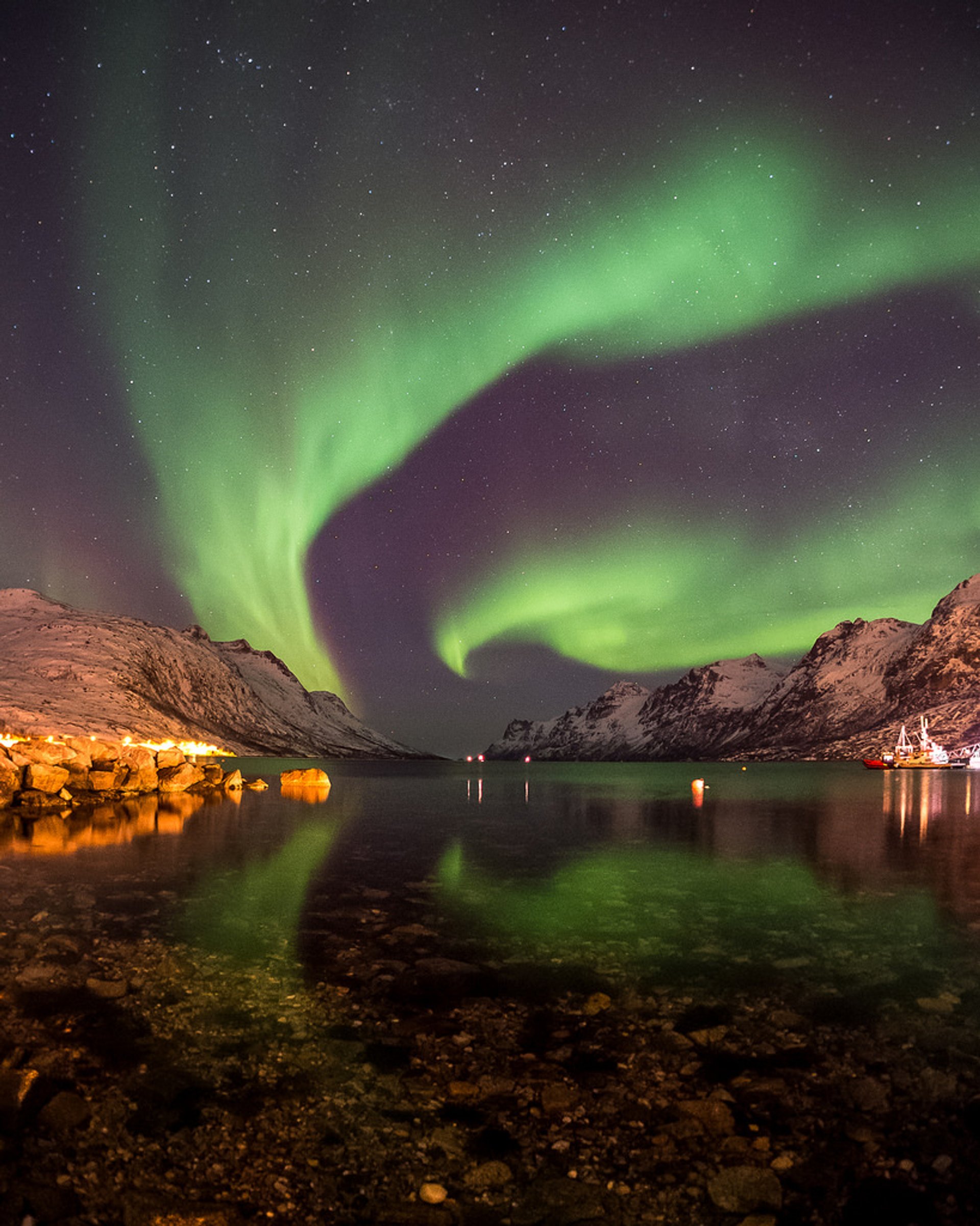 FOTOS: surfe a zero grau e com aurora boreal atrai visitantes à Noruega, Turismo e Viagem