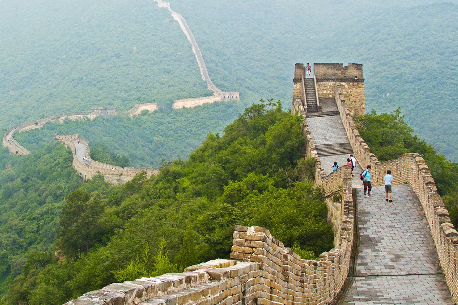 When is the best time to visit the Great Wall of China?