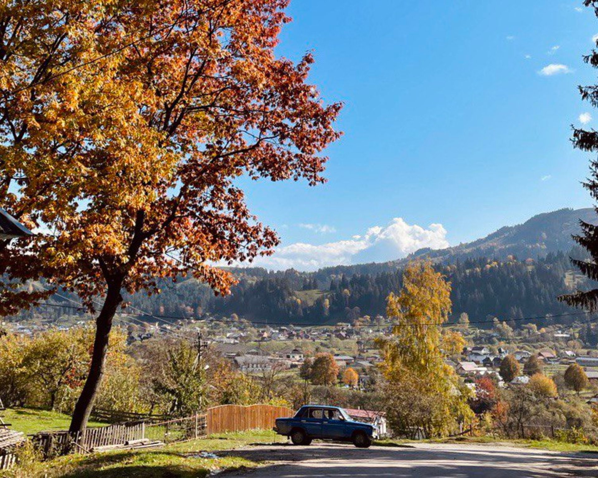 Fall Belaubung im Karpatengebirge