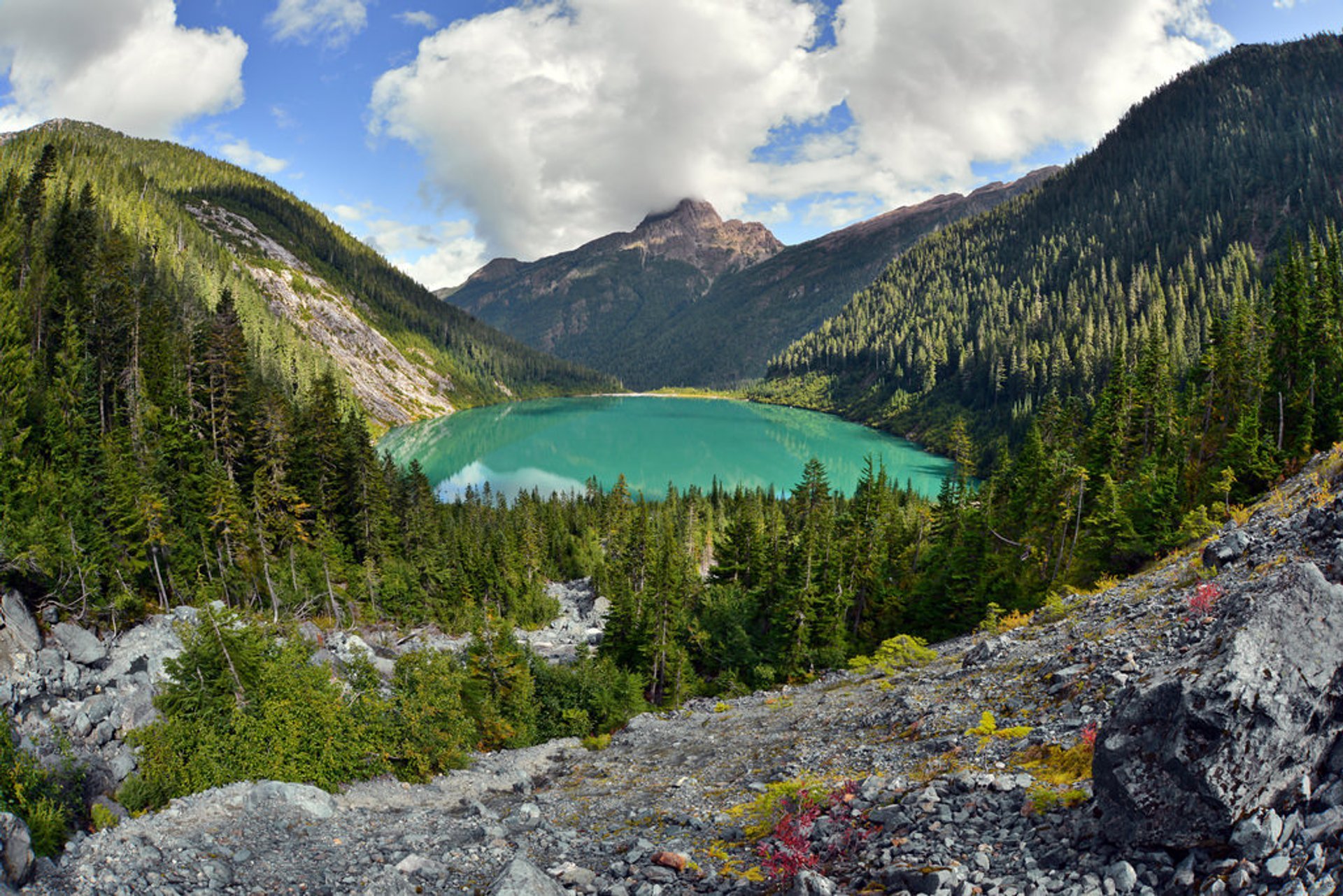 Lago dello scivolo di terra