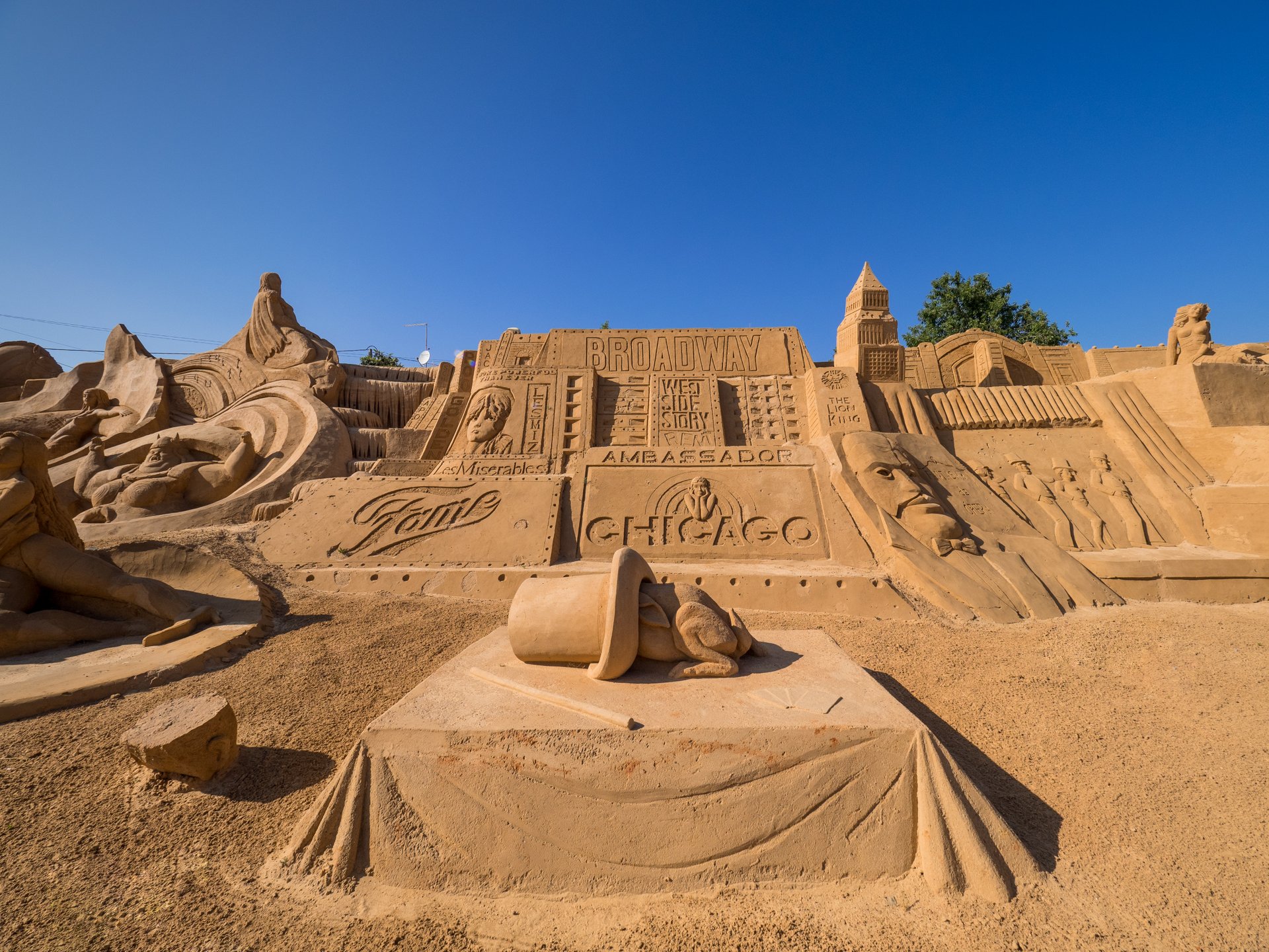 Sand City au Portugal : Le plus grand musée de sculptures de sable au monde  à découvrir en vidéo - Arts in the City