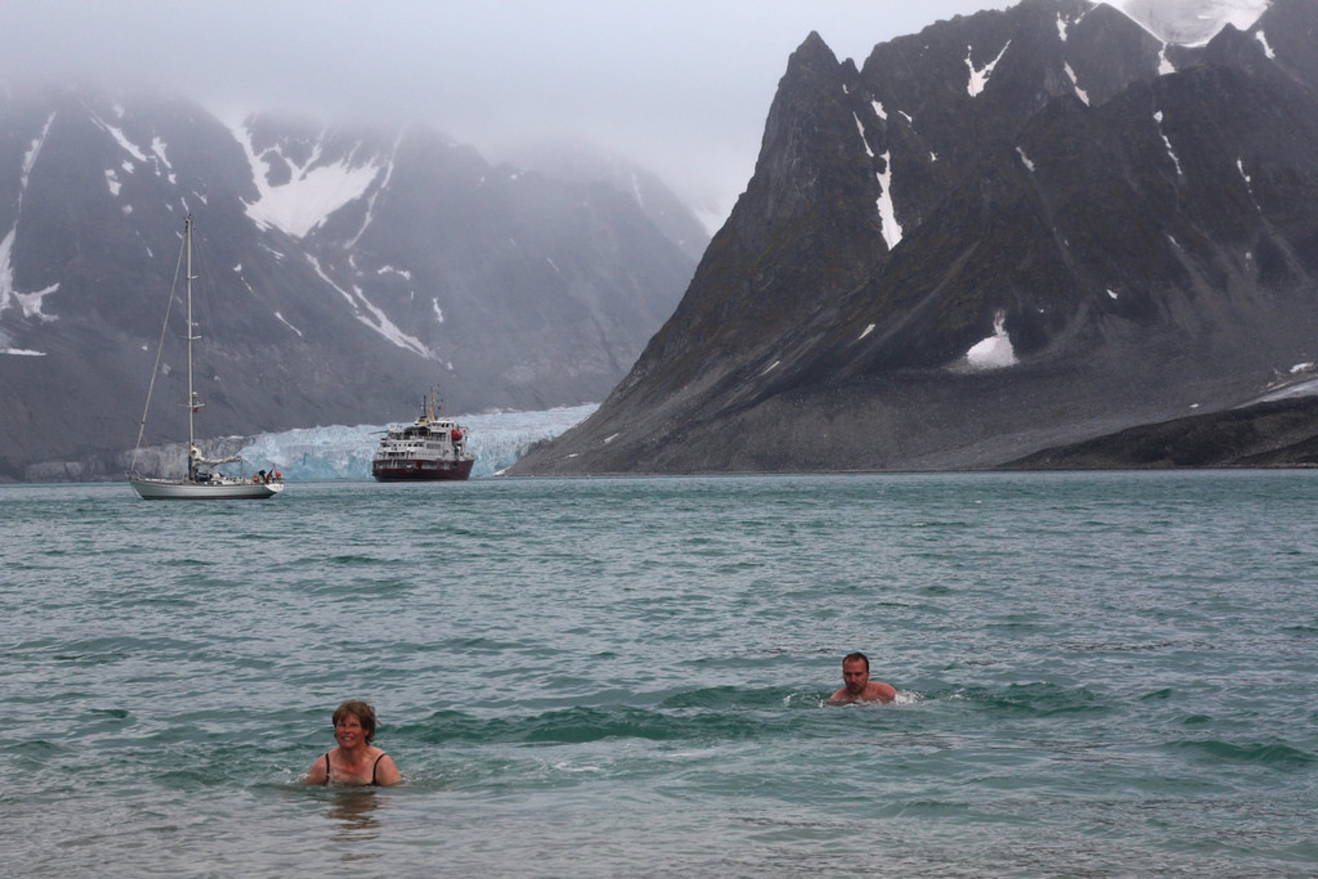 Eiskaltes Schwimmen