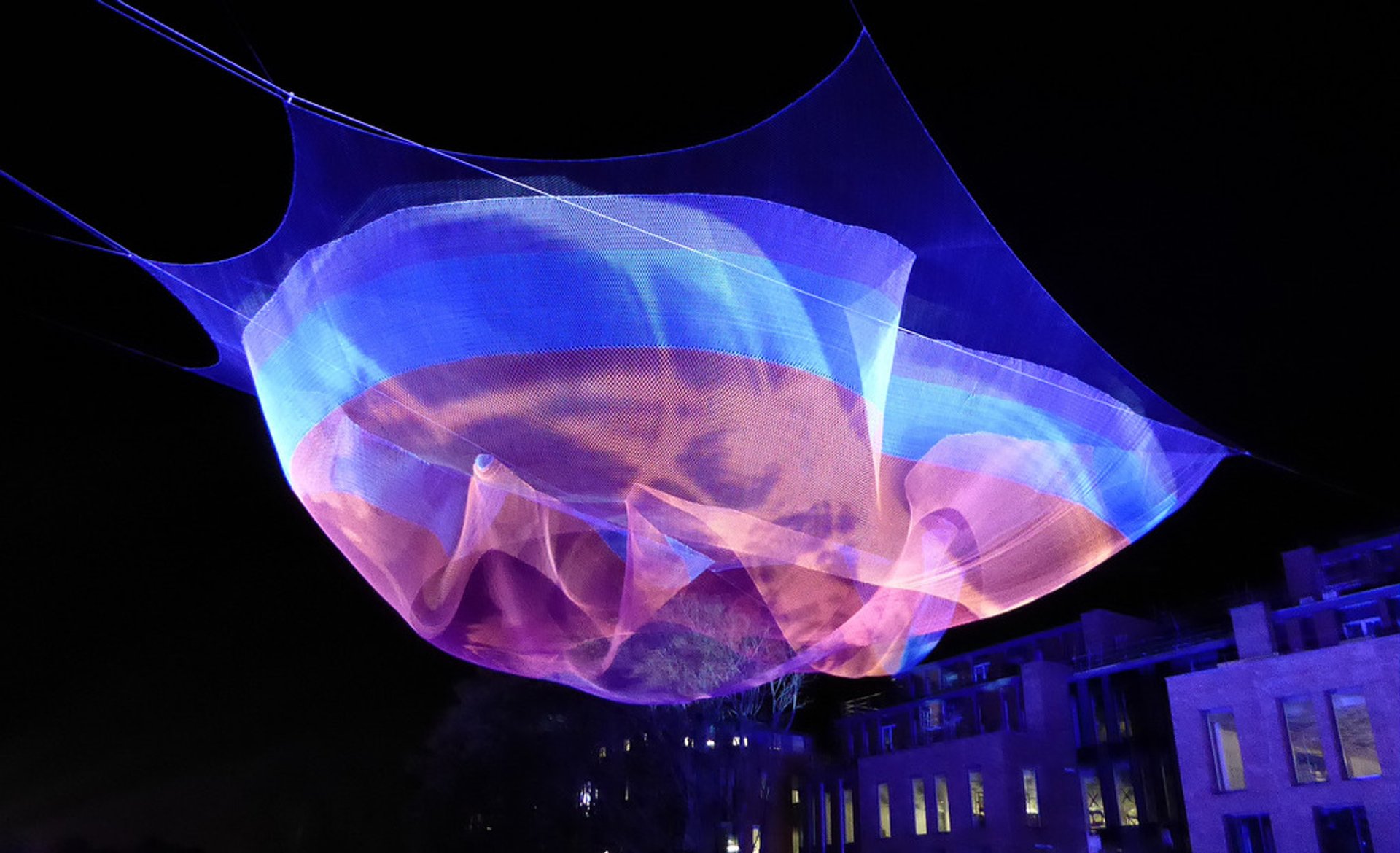 Londra, Regno Unito. 31st gennaio 2023. Lo spazio, l'Universo e tutto l'installazione  nella chiesa di San Martino in campo. Un'esperienza di illuminazione  spettacolare e colorata, prodotta da Luxmuralis, immerge i visitatori in