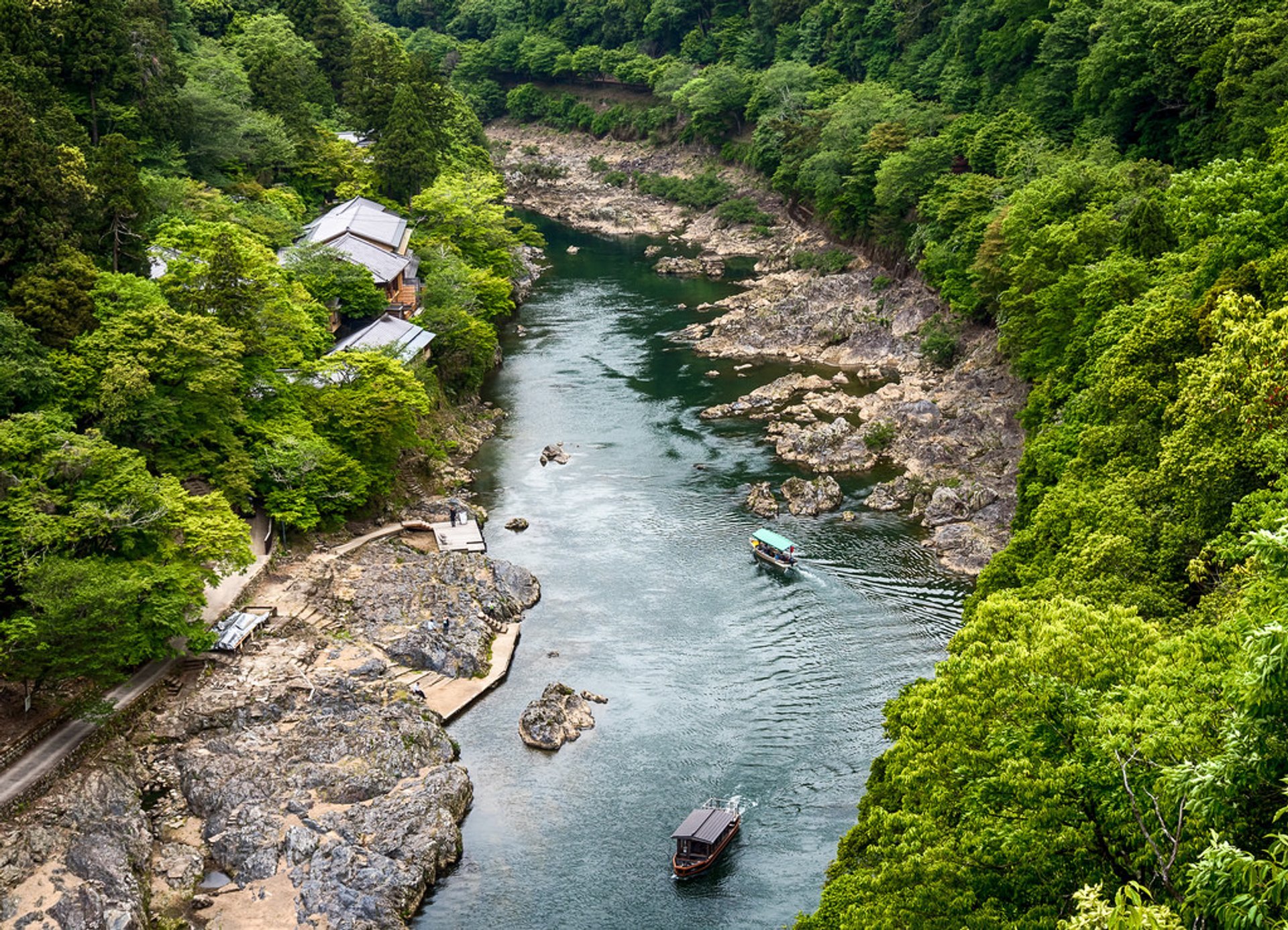 Passeio de barco no rio Hozu-Gawa