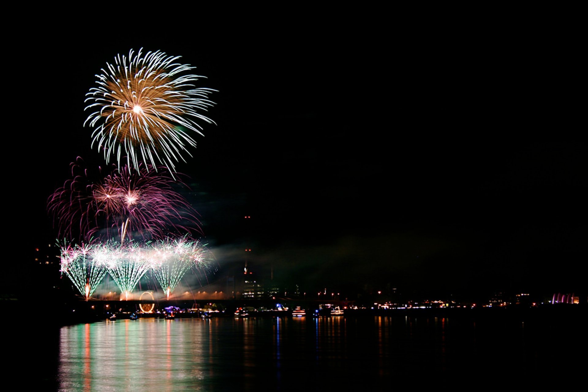 Reno em Chamas (Rhein in Flammen)