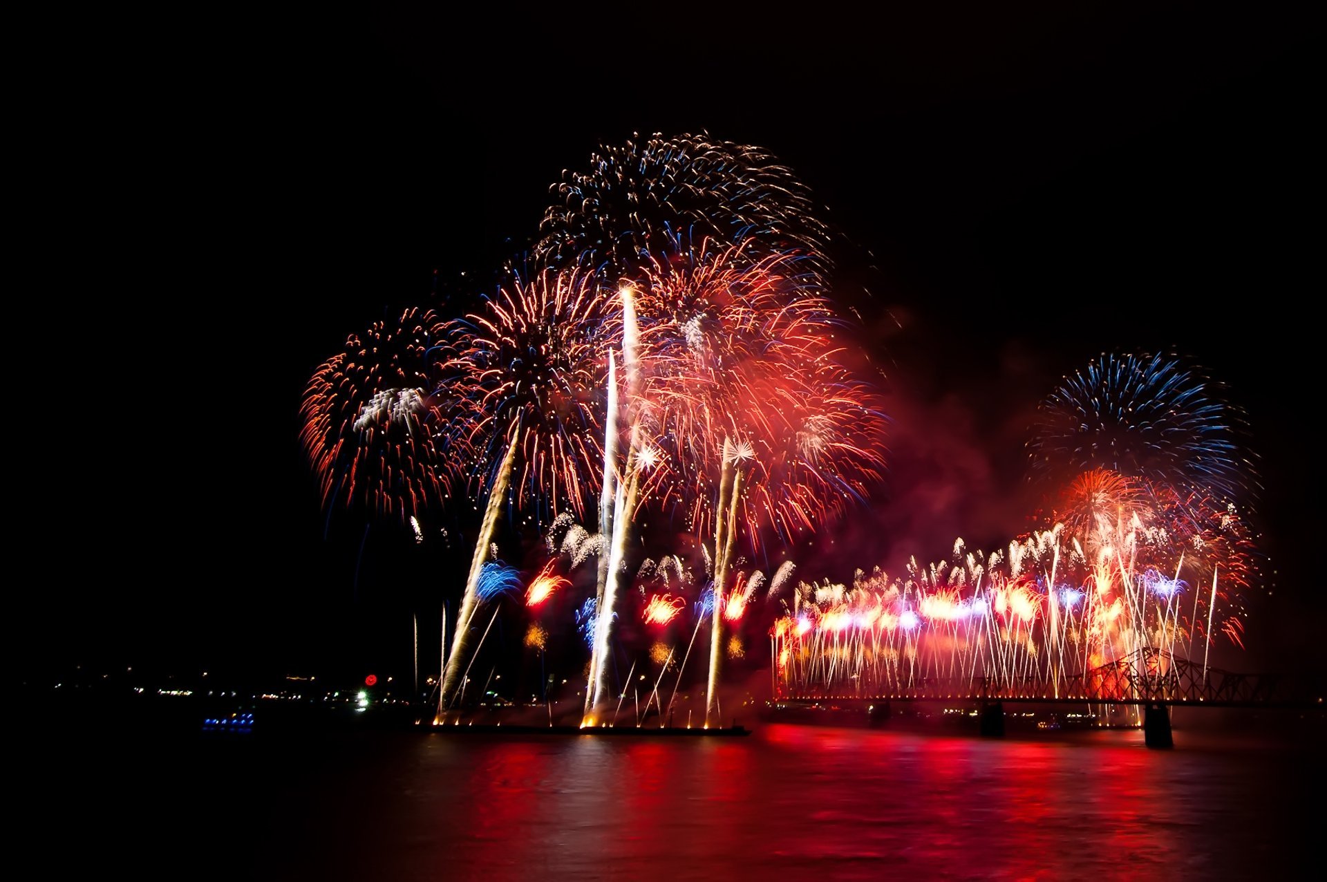 Canadá: La 30 competición anual de fuegos artificiales de la