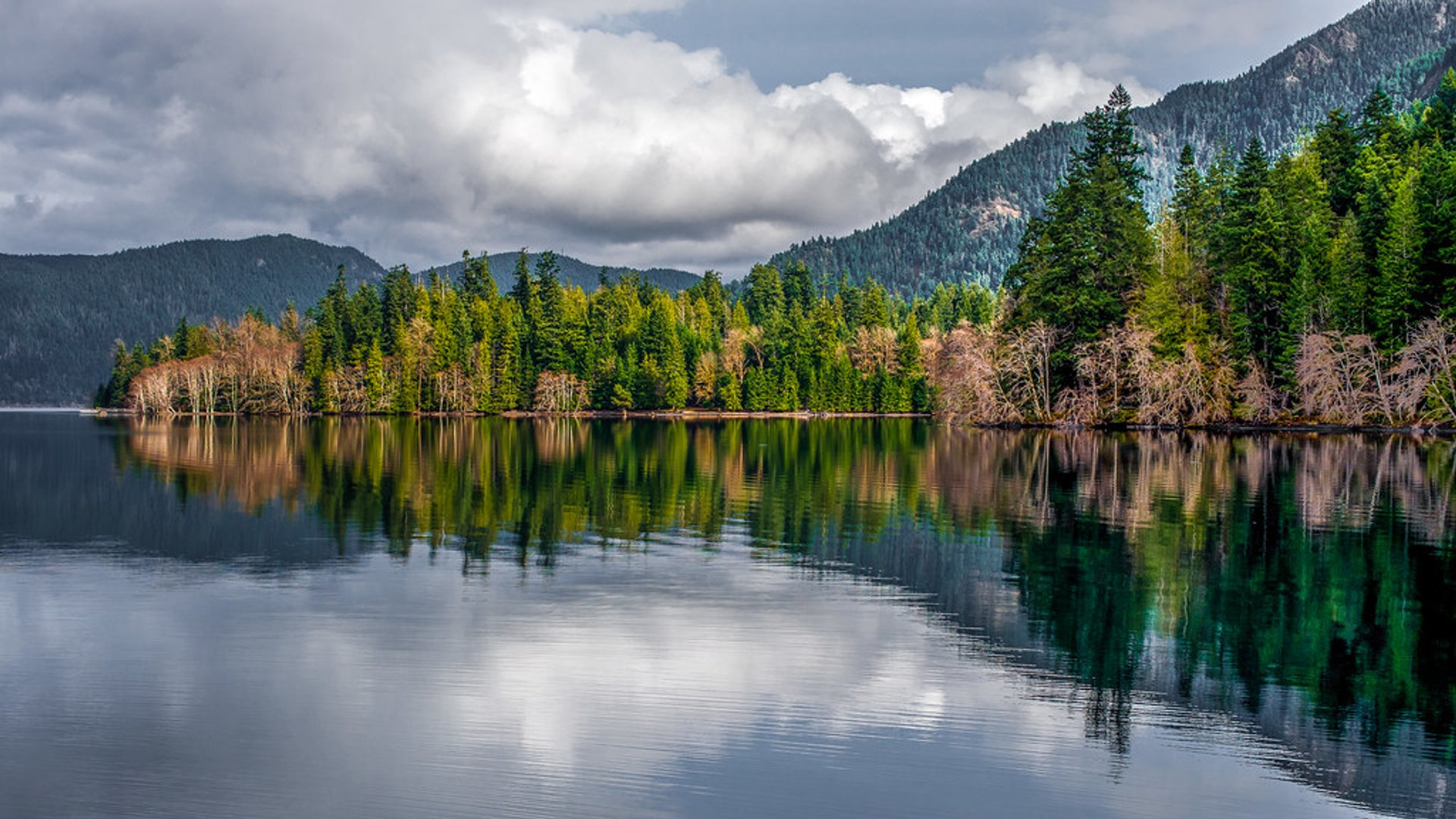 Stand-Up-Paddling (SUP) oder Stehpaddeln