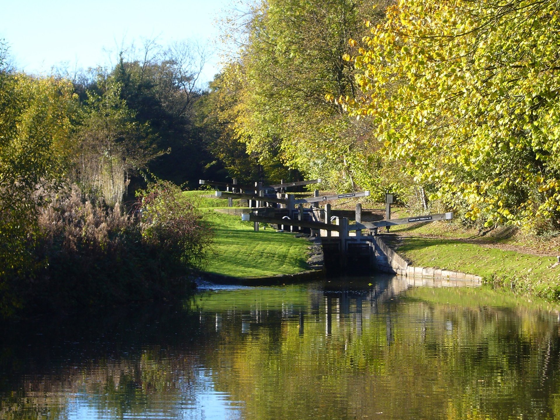 Boating along Chesterfield Canal