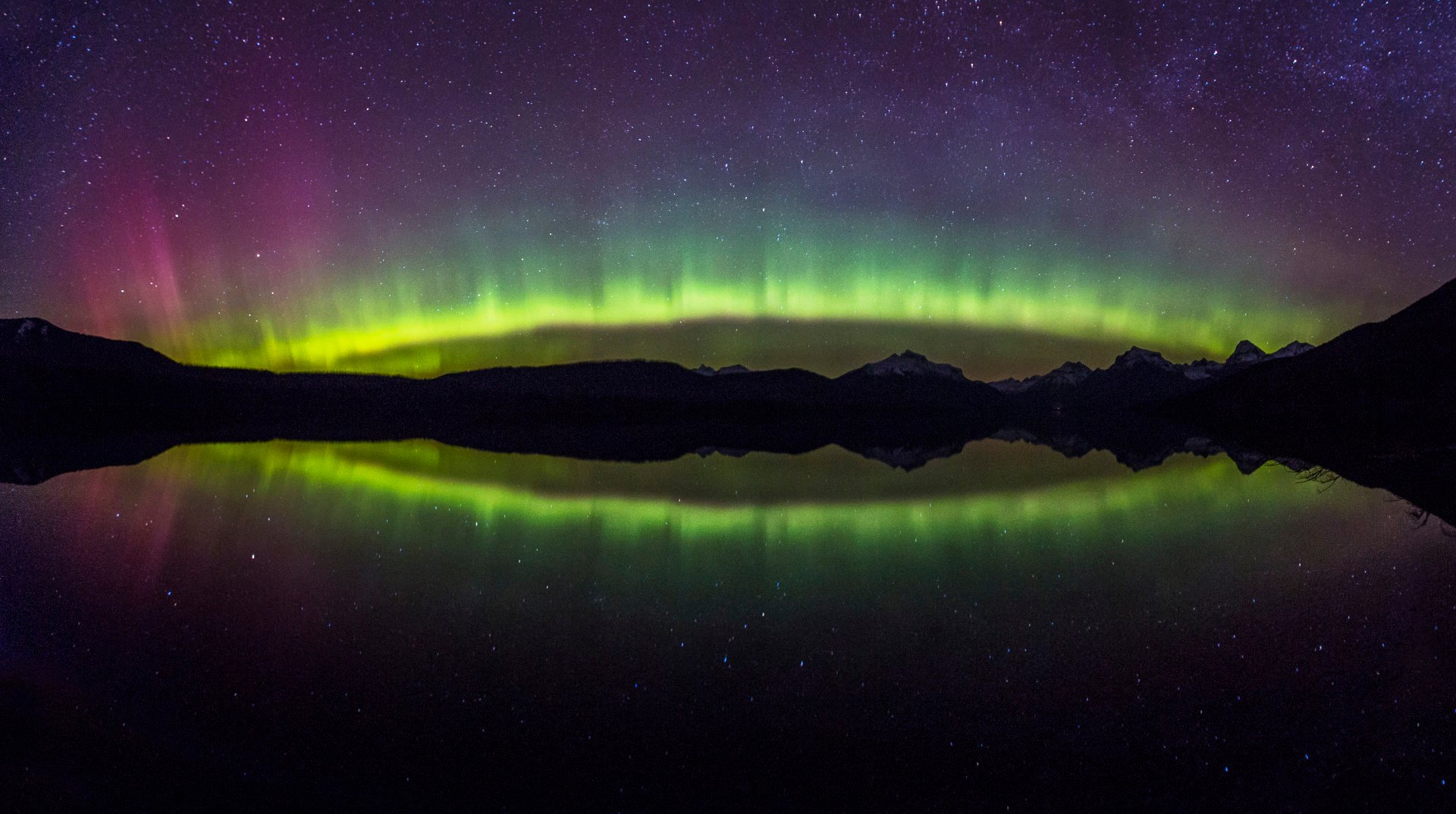 Luzes do Norte em Glacier National Park, Montana, 2024