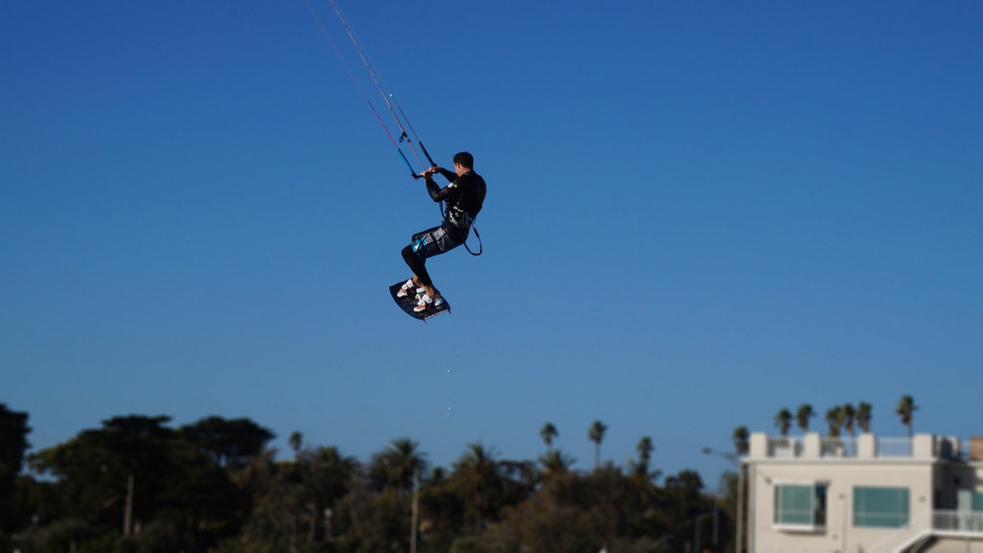 Kitesurfing at St Kilda Beach 