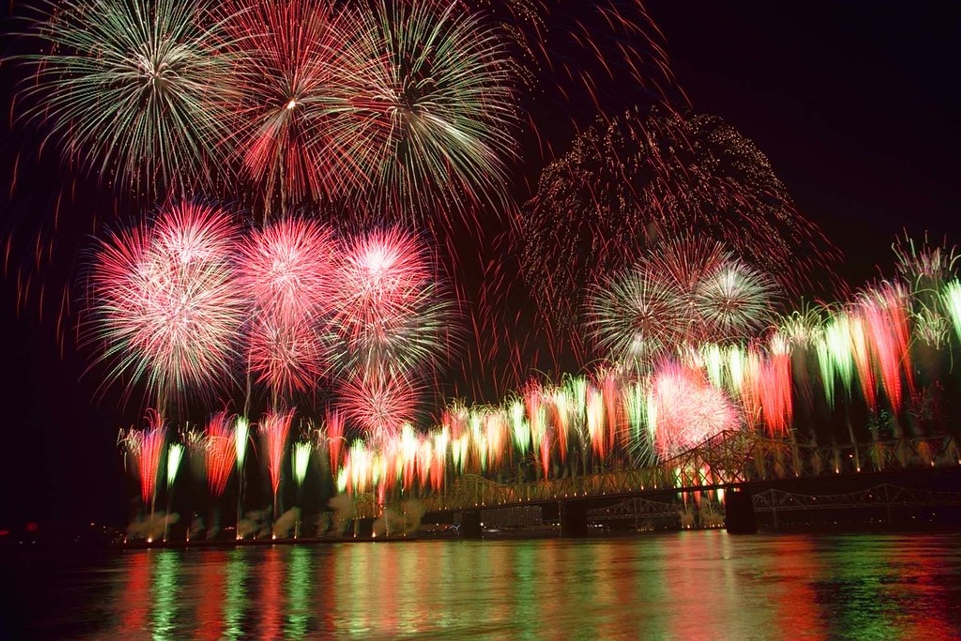 Canadá: La 30 competición anual de fuegos artificiales de la