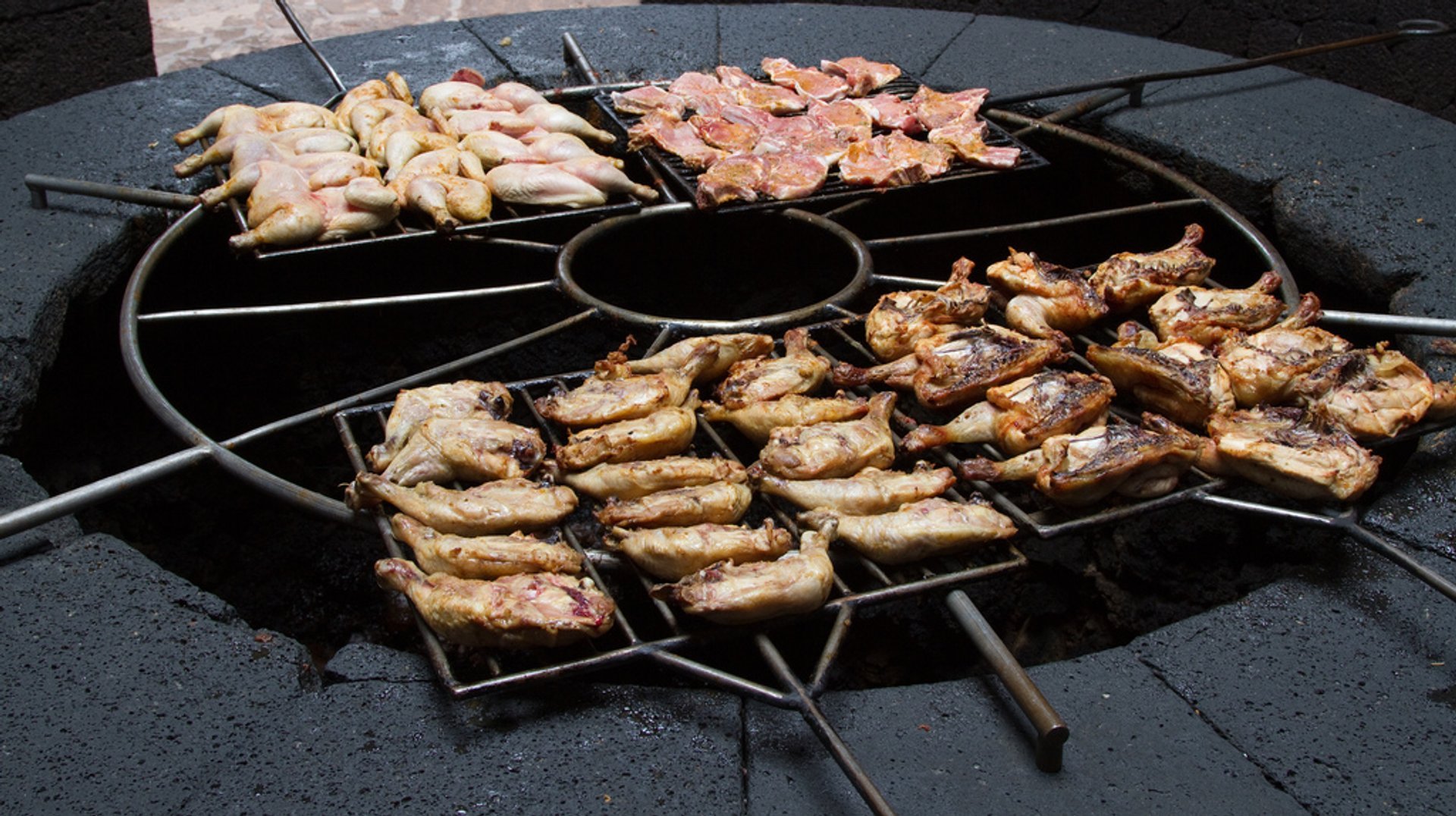 Barbacoa volcánica en la isla de Lanzarote