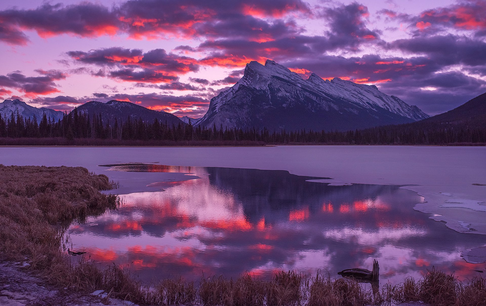 Sonnenaufgang und Sonnenuntergang an den Vermilion Lakes