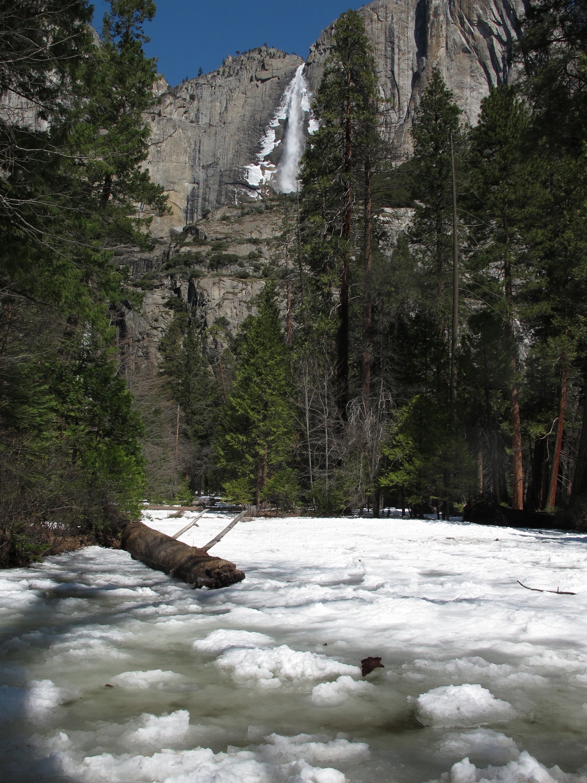 O fenômeno do Frazil em Yosemite Falls