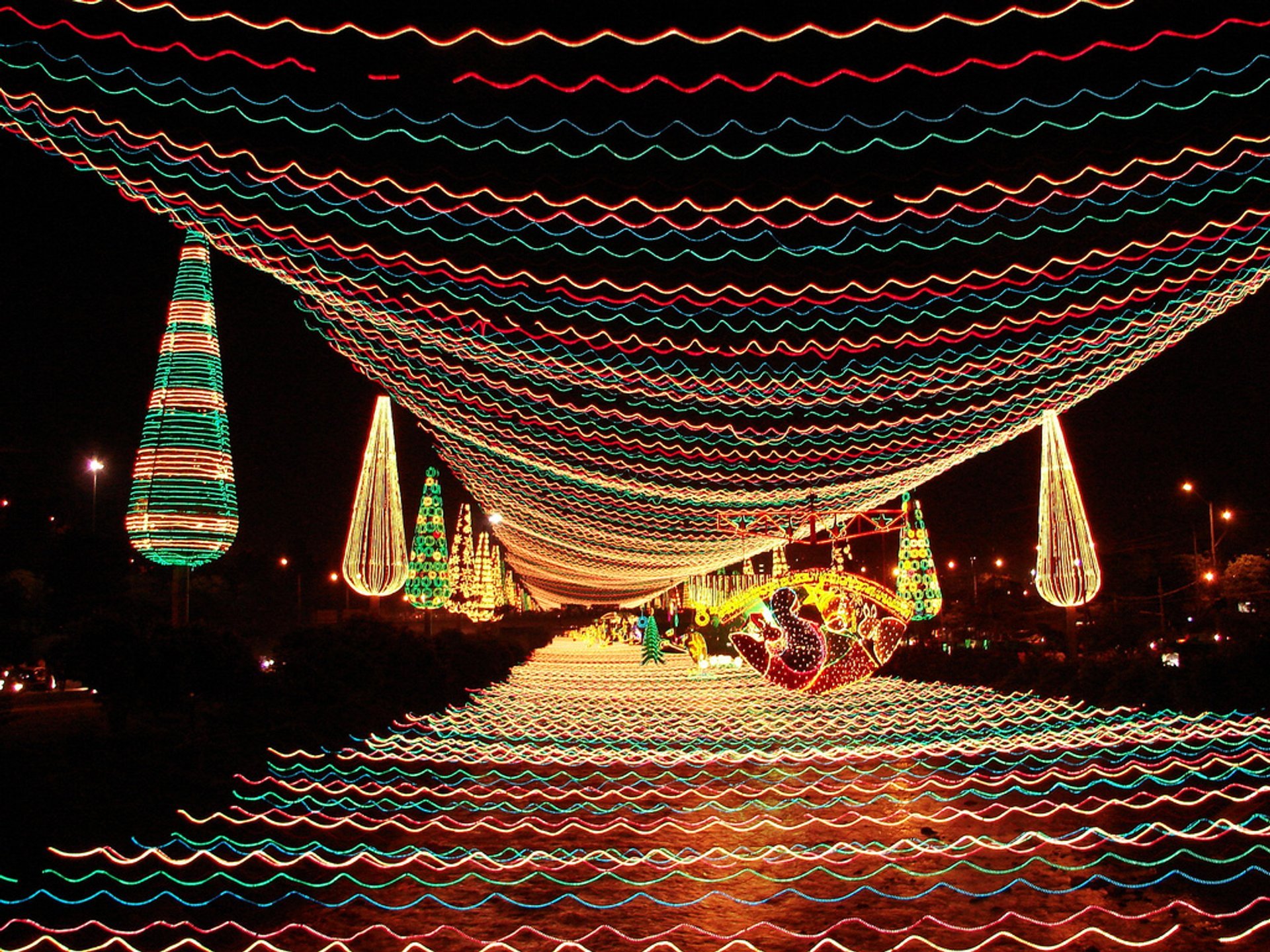 Luces de Navidad (Alumbrados Navideños) en Medellín en Colombia, 2021-2022