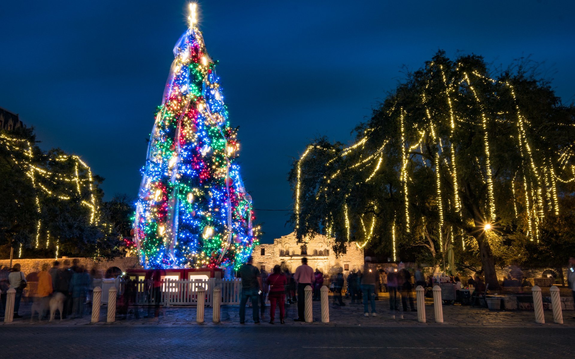 River Walk Christmas Lights 2023-2024 in San Antonio, TX - Dates