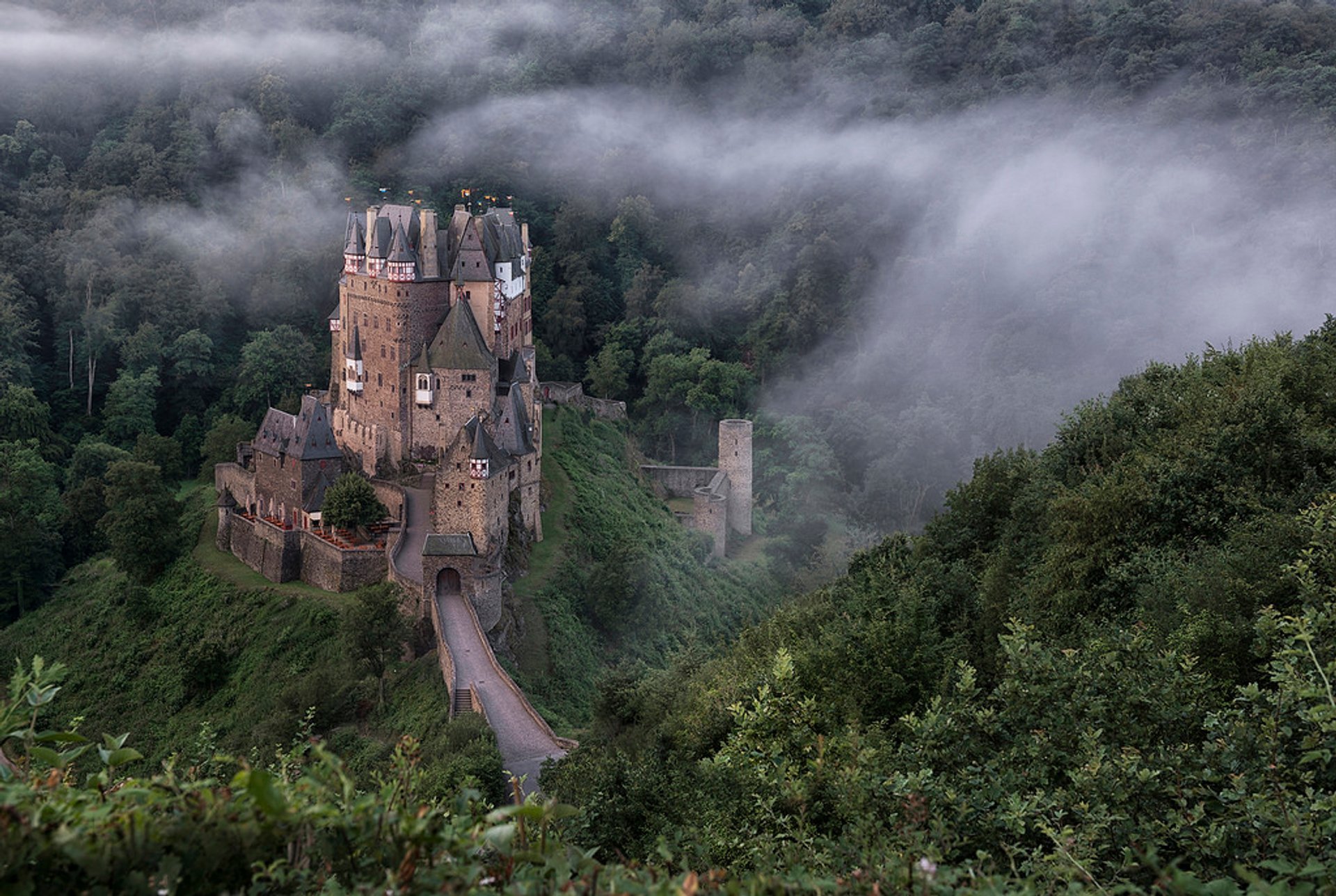 Best Time For Eltz Castle In Germany 2020 Best Season Map