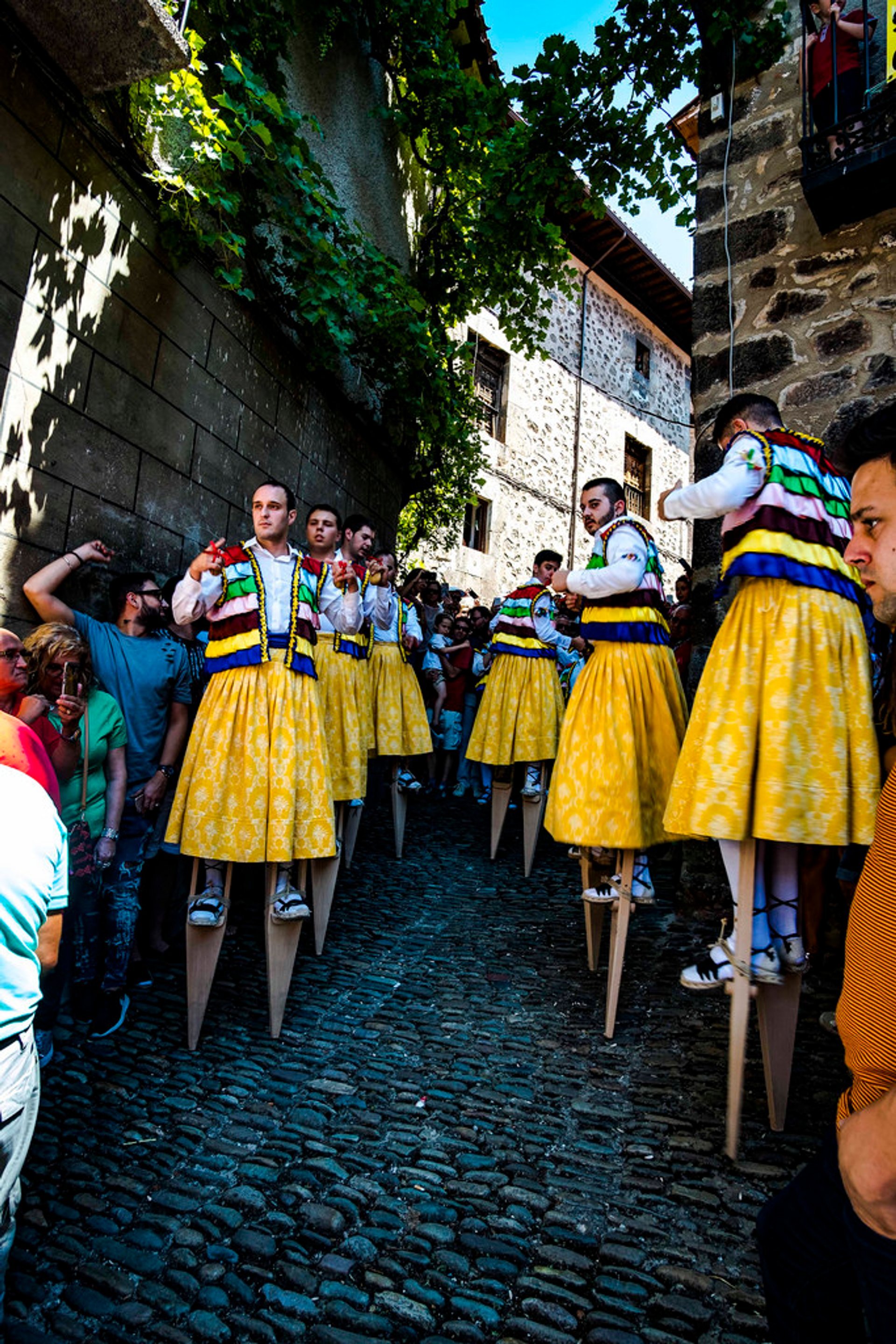 Danse sur échasses Anguiano