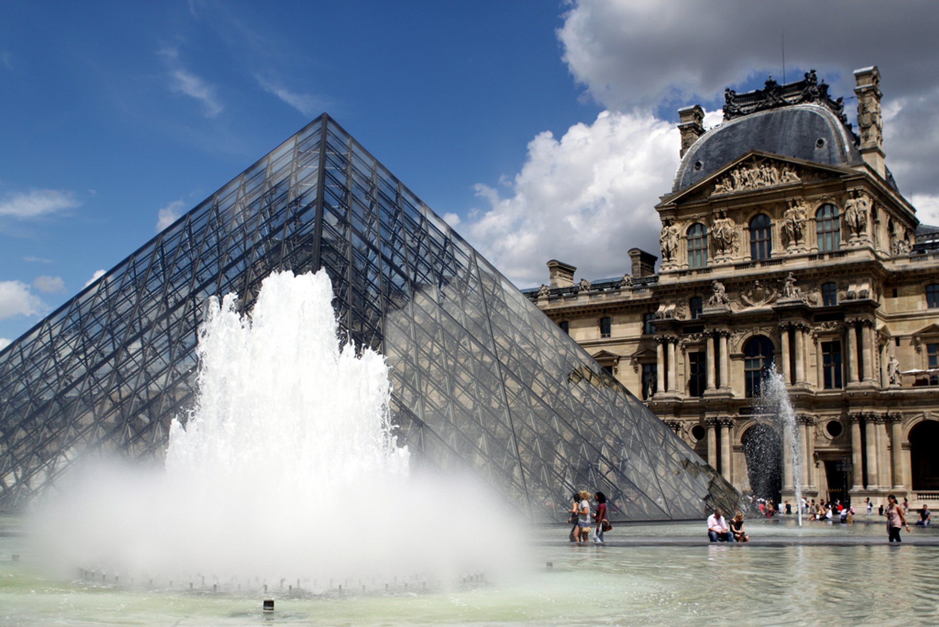 Louvre con coda più corta