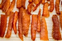 Fajas de salmón curadas