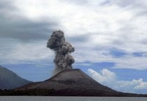 Die Insel und der Vulkan Krakatoa