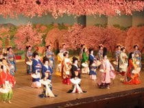Geisha Dança em Kyoto