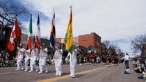 Colorado Springs St. Le défilé du jour de Patrick