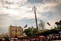 Maya Pole Flyer Tanzen oder El Baile del Palo Volador
